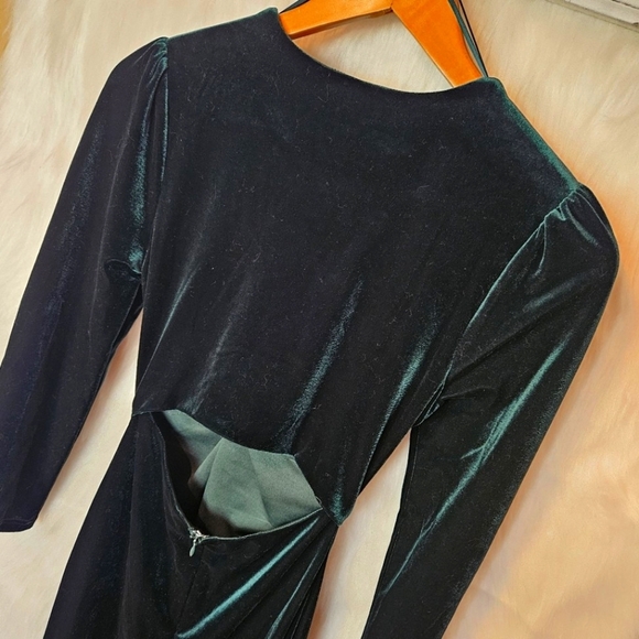 Petal & Pup Lisse Twist Front Long Sleeve Velvet Midi Dress - Emerald - Picture 10 of 15